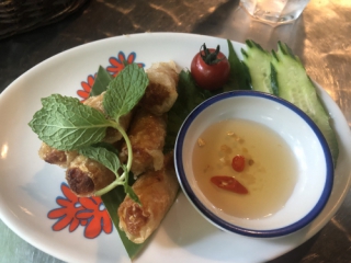 井の頭公園のタイ料理の春巻き