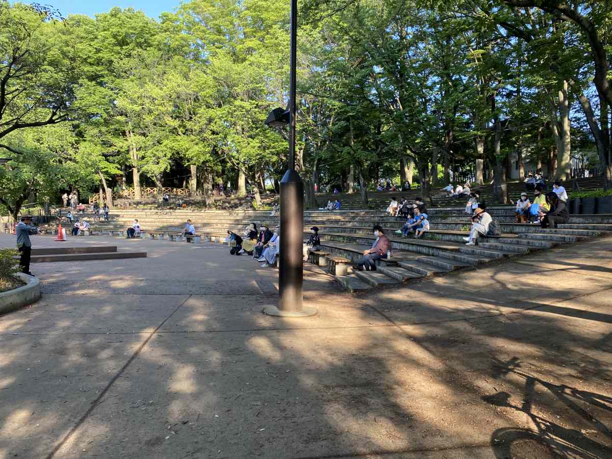 石神井公園、野外ステージとバイオリニスト