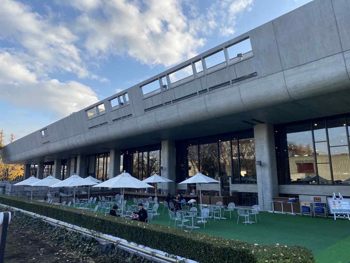 上野公園の「カフェひびき」のテラス席