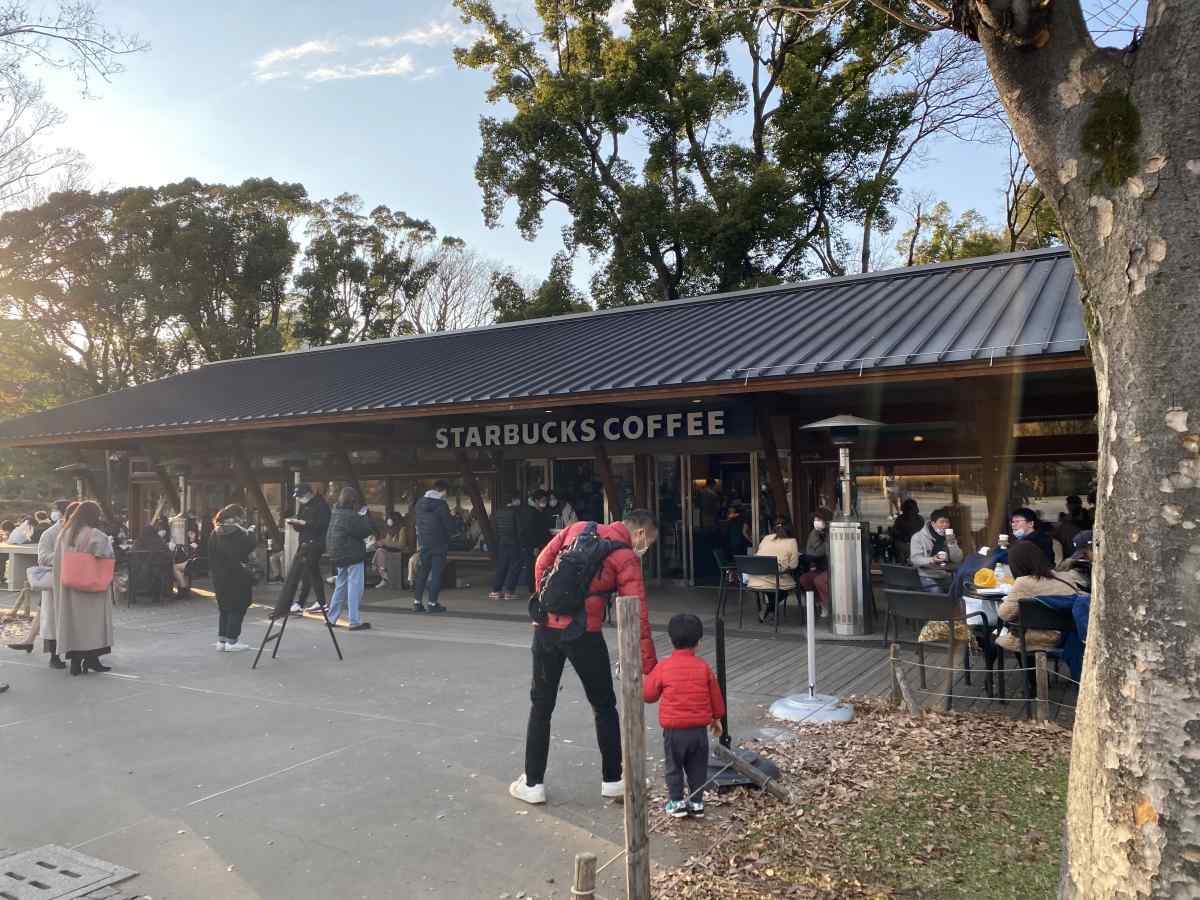 上野公園のスターバックスの外観