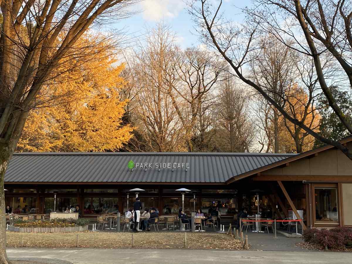 上野公園のパークサイドカフェの外観