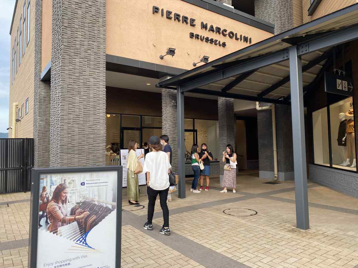 御殿場アウトレットの「PIERRE MARCOLINI」の外観