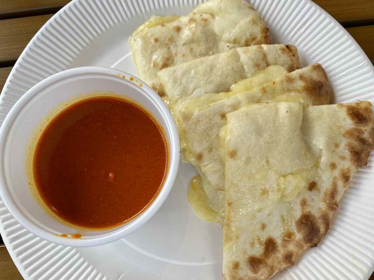 王様のカレー、カレー＆チーズナンセット＠朝霞高原、まかいの牧場