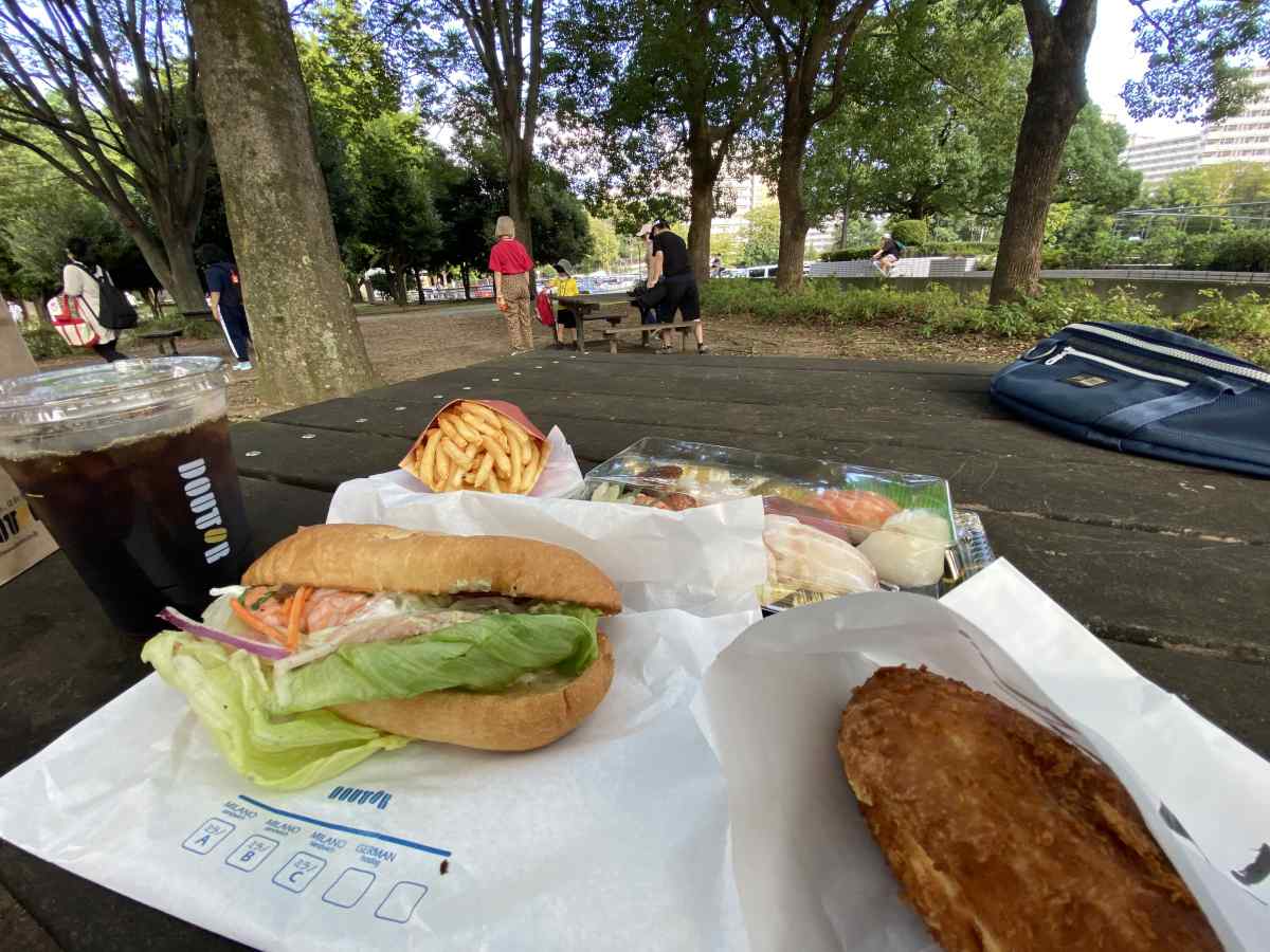 光が丘公園、テイクアウトしてランチ