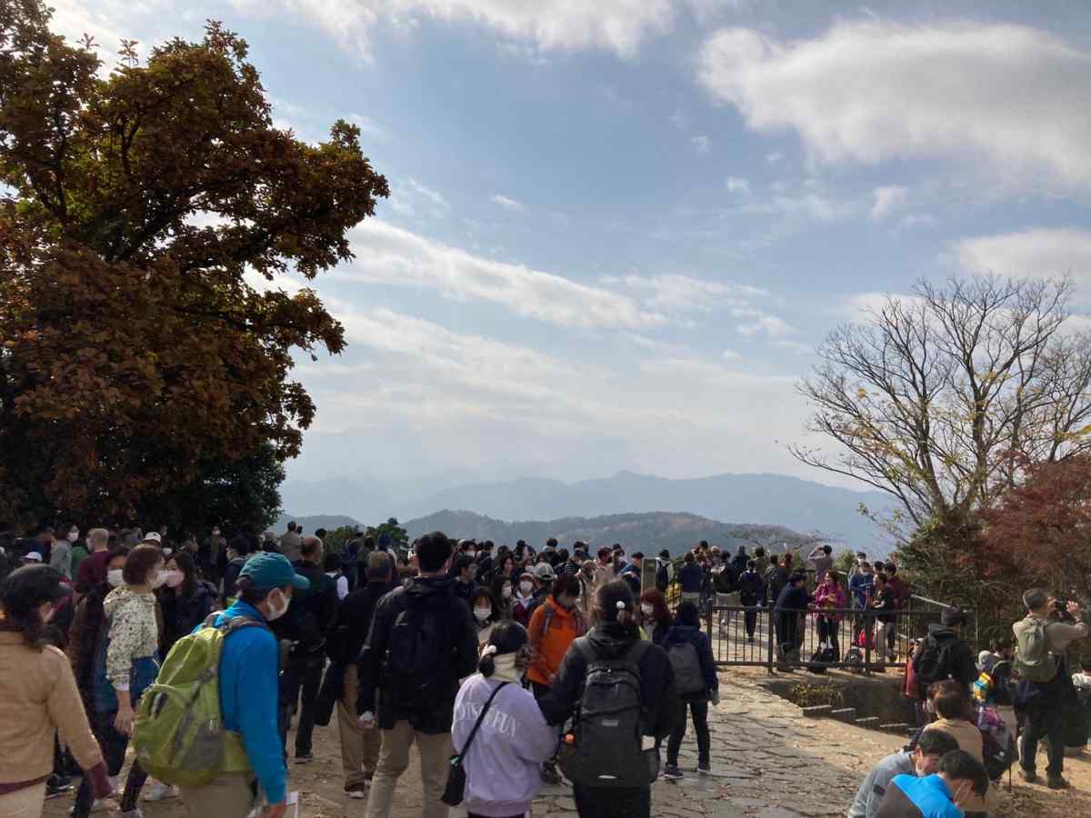 高尾山の山頂の雰囲気