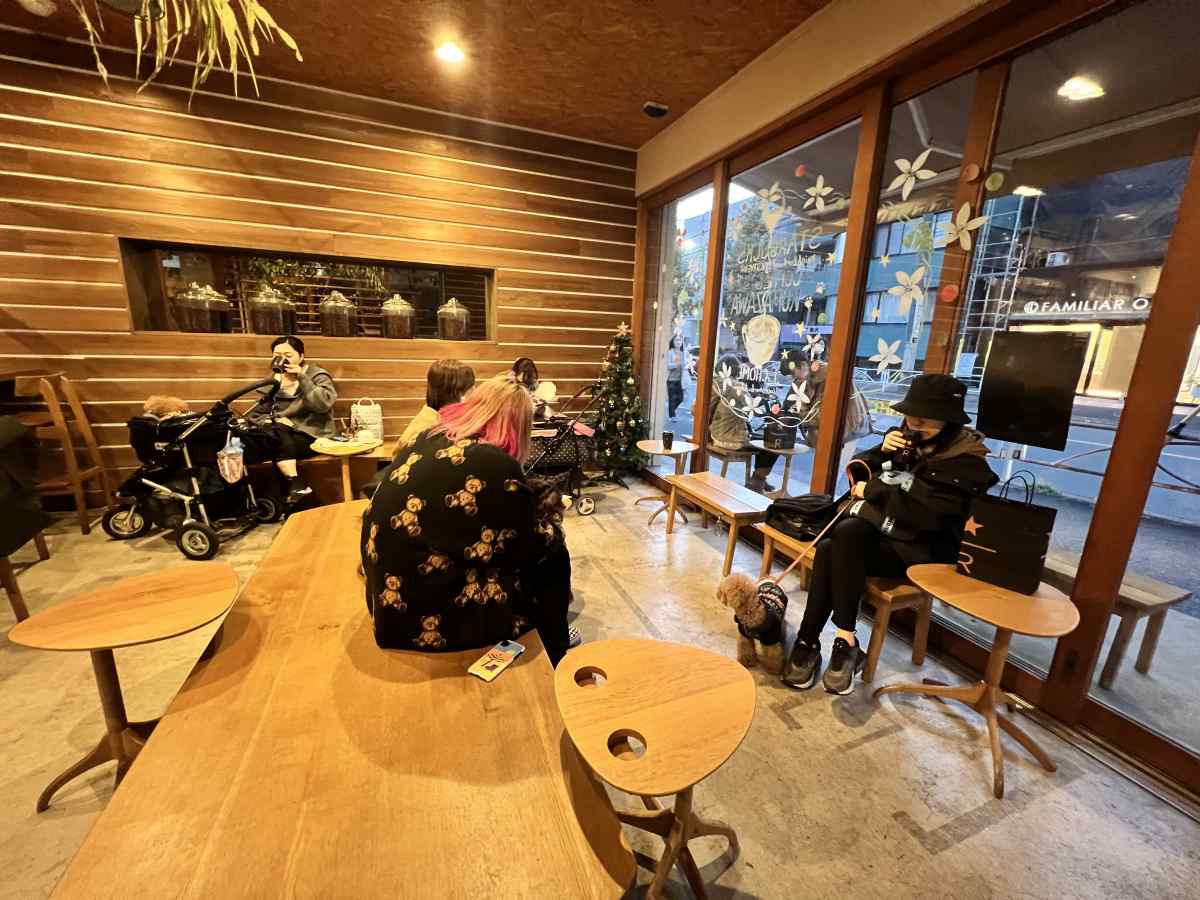 スターバックス、駒沢公園店の内観