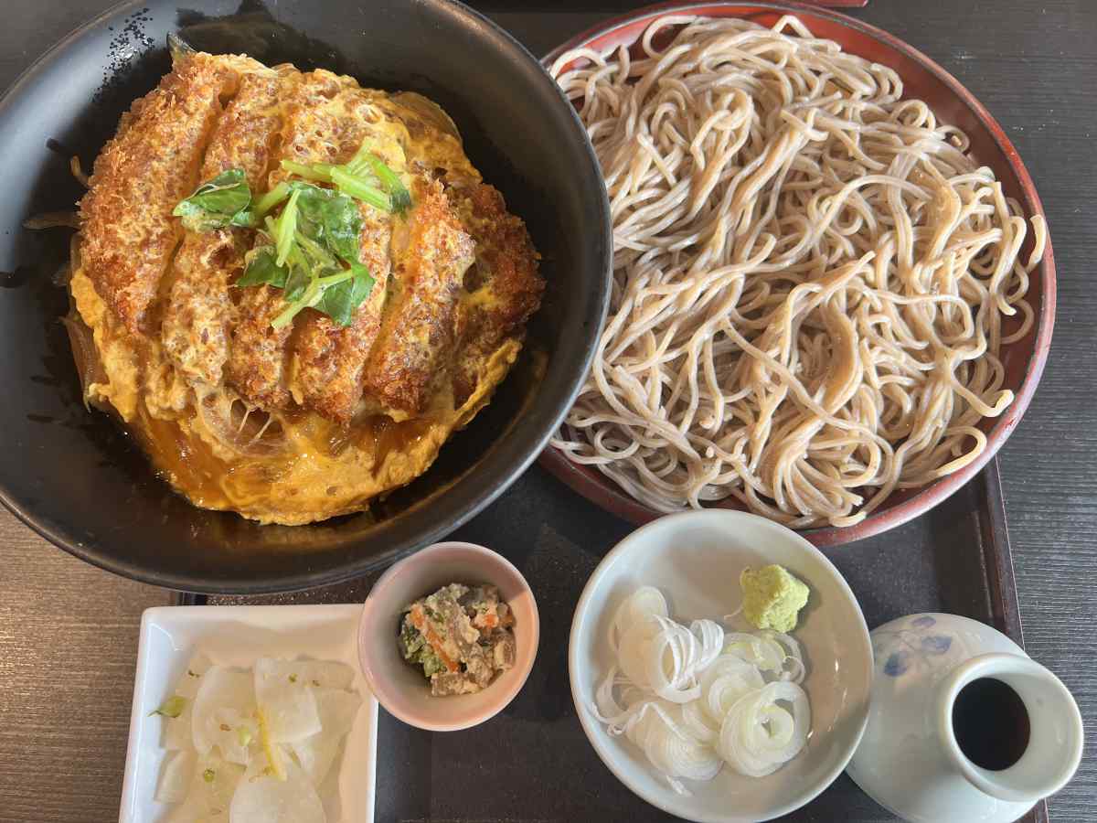 駒沢公園・お蕎麦の「五大」、かつ丼と蕎麦のセット