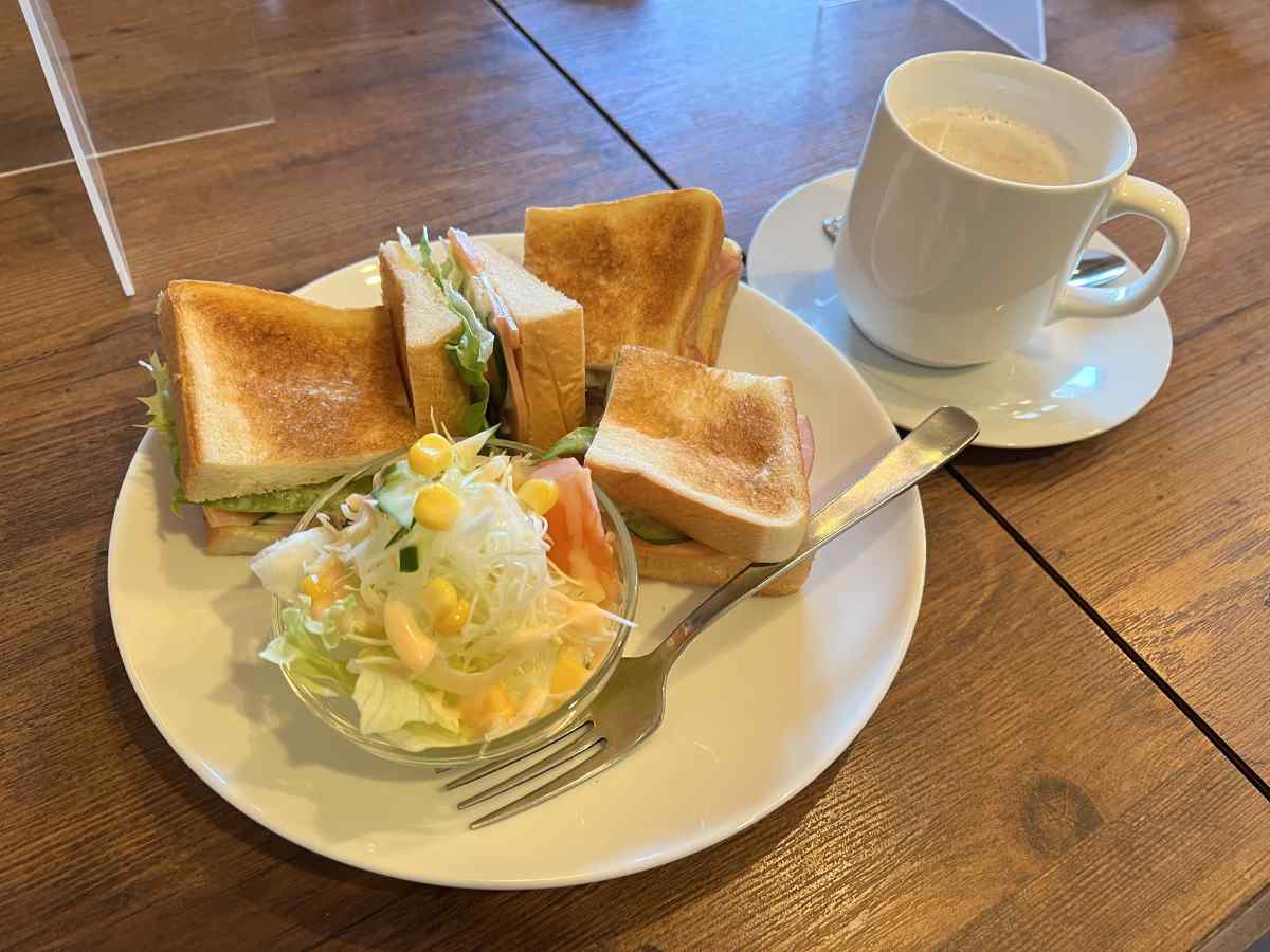篠崎公園B地区すぐの「カフェHAN」のサンドイッチ