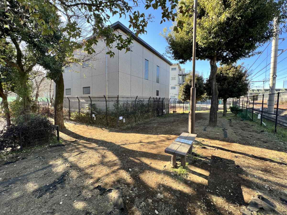 落合公園、犬の広場(ドッグラン)の様子