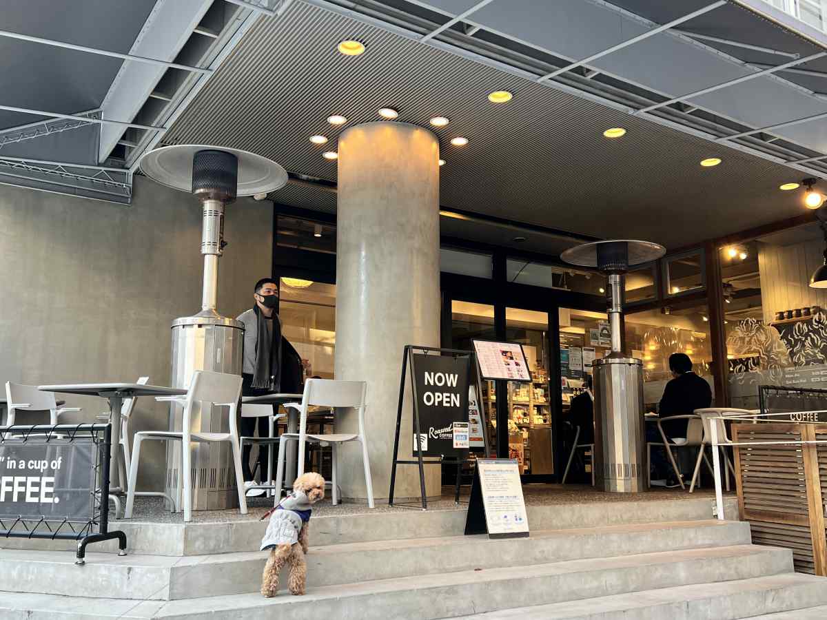 渋谷の「ローステッド コーヒー ラボラトリー」のテラス席