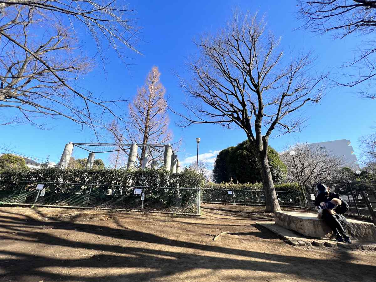 落合公園、犬の広場（ドッグラン）の様子