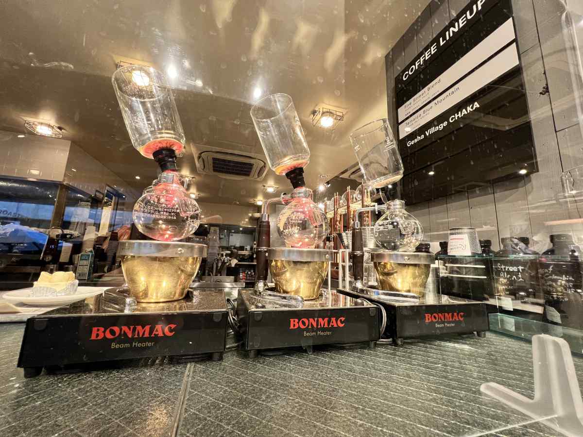 渋谷の「ローステッド コーヒー ラボラトリー」の店内の雰囲気