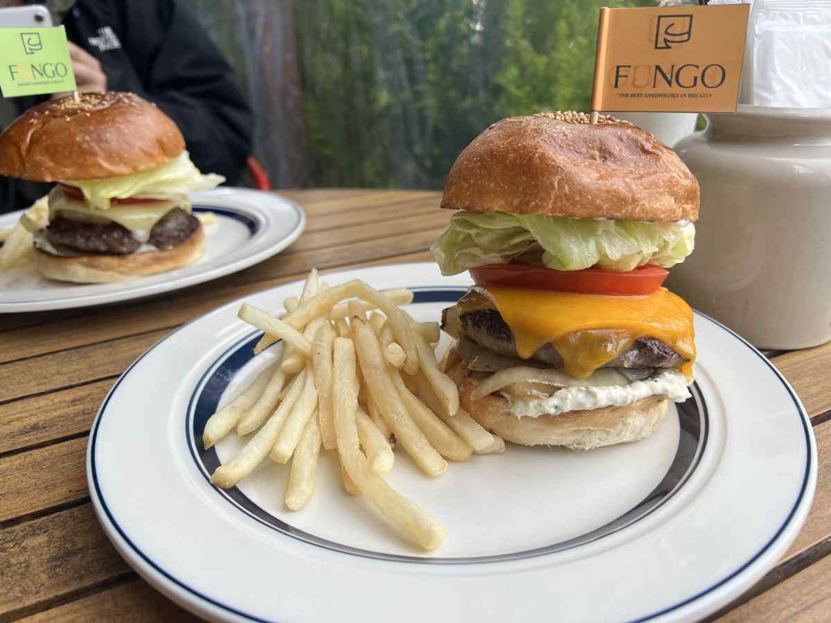 世田谷公園「FUNGO」でハンバーガー