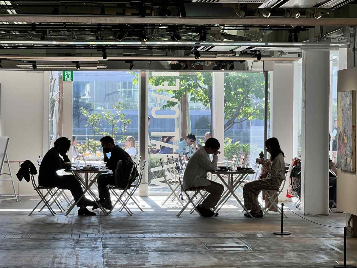 天王洲アイル「ワットカフェ (WHAT CAFE)」の店内