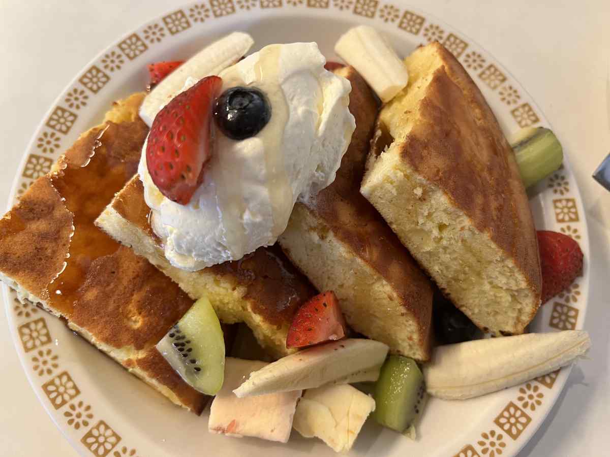 バワリーキッチンのパンケーキ フルーツ